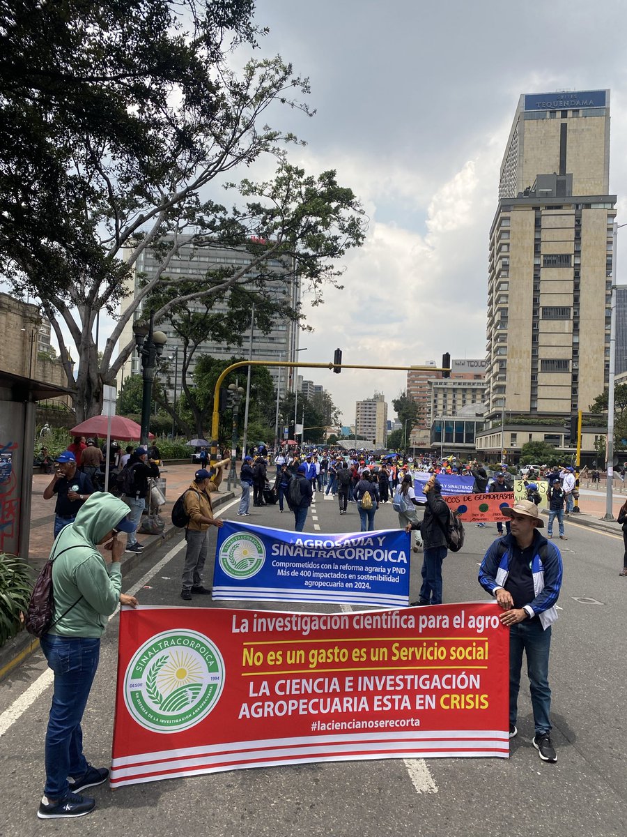 Bodensiek_1's tweet photo. Hoy respaldando las justas peticiones de los sindicatos de @SomosAGROSAVIA @sintragrosavia, @MinAgricultura debe cesar su desfinanciamiento sistemático para garantizar la estabilidad laboral de sus más de 1900 empleados. https://t.co/6YANCGuvio