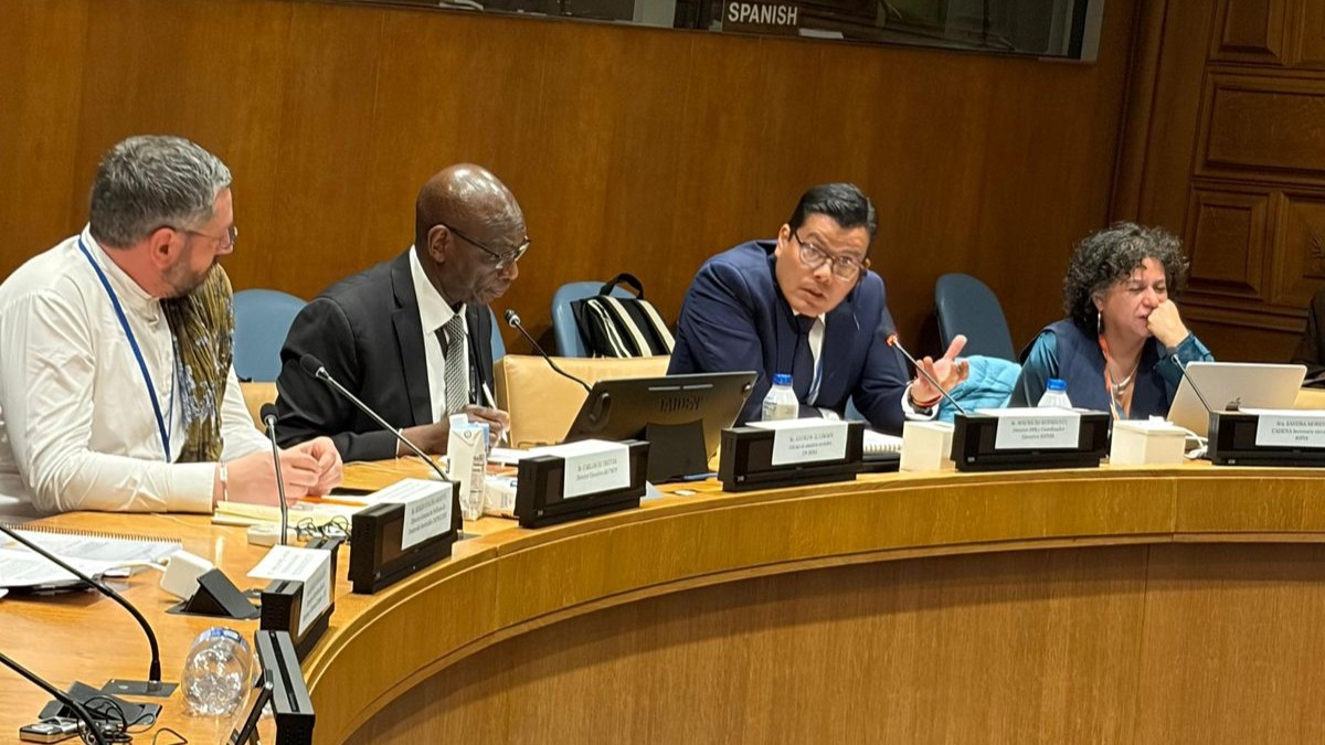 ProsperidadCol's tweet photo. En el marco del Foro 2026 sobre Financiación para el Desarrollo, #FfD2026 de @ONU_es, en Nueva York, conversamos sobre Economía Social y Solidaria.
En este escenario de diálogo mundial sobre temas de política social, ratificamos compromisos con un desarrollo inclusivo, centrado en las comunidades locales y sus organizaciones. Un mundo más cooperativo que promueva economías para la vida, como ha sido de la línea de gobierno del presidente @petrogustavo .