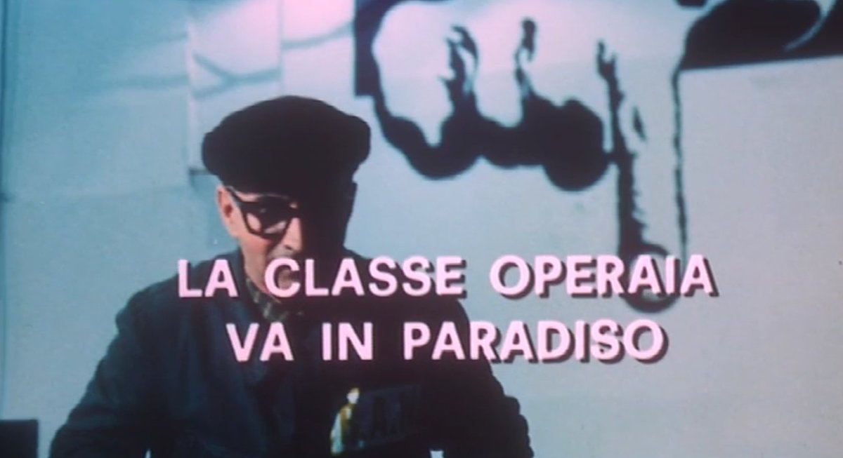 jan_novantuno's tweet photo. Quando nel 1971 La classe operaia va in paradiso di Elio Petri uscì per la prima volta in sala, venne accolto duramente dalla sinistra italiana. Petri aveva fotografato con precisione la contraddizione profonda che vivevano (che vivono?) gli operai, costretti tra più fuochi: quello dei proprietari delle fabbriche, che chiedono sempre più lavoro, ma che non sono disposti ad aumentare i salari; quello dei sindacalisti, sempre pronti a scendere a compromessi in nome di un bene superiore (ma di chi?); e quello degli studenti, che vivono di ideali, non guardano la realtà per quella che è e non riescono a capire fino in fondo la posizione degli operai.

Era un film duro, La classe operaia va in paradiso. Ed è un film duro ancora oggi, cinquantacinque anni dopo. Gian Maria Volonté, che interpreta il protagonista, è il centro assoluto del racconto: con la sua faccia, la sua voce, il suo corpo. È ovunque. Ed è viscerale, terribile e assoluto. Attraversa le pene dell'inferno solo per ritornare al punto di partenza e poter lavorare con gli stessi ritmi massacranti. E la lotta di classe? E la salute degli operai? E i principi, con il valore dell'essere umano e l'importanza del lavoro? Il Lulù di Volonté è come una maschera: sintetizza efficacemente le contraddizioni di cui parla il film e coglie appieno il tono polemico, fortemente distruttivo, della visione di Petri. Che era riuscito a raccontare esattamente la storia che aveva immaginato: divisiva, decisa; profondamente critica.

La classe operaia va in paradiso fa quello che molti film faticano a fare, e cioè satira. Satira non di costume e nemmeno politica. Satira sociale. Satira verso un'idea di partecipazione e di comunicazione, verso un certo modo di considerare e di raccontare la realtà e le persone. Al Festival di Cannes, Petri vinse la Palma d'oro e Volonté ricevette una menzione speciale. È sanguigno, La classe operaia va in paradiso. Sanguigno come la faccia di Volonté quando urla, quando è alla macchina e si ripete di andare avanti, di insistere, di continuare. La colonna sonora porta la firma di Ennio Morricone, che compare in un cameo velocissimo, vestito da operaio, poco prima dell'inizio dei titoli di coda.