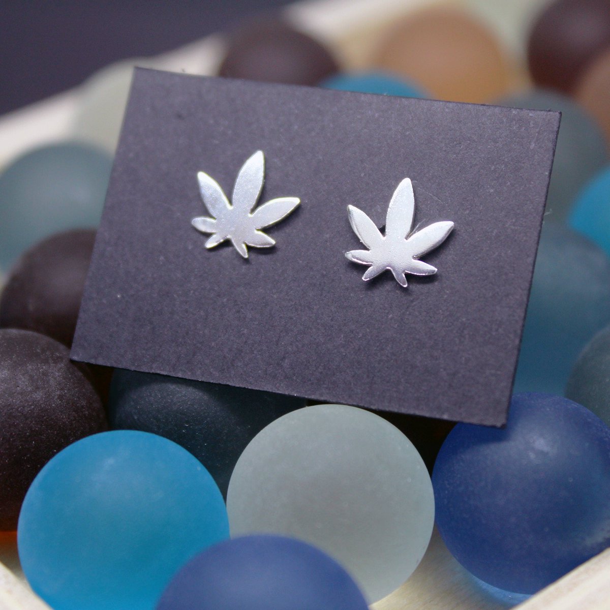 Plataica's tweet image. 🌬️ No, en serio, no sé quién ha puesto ésto aquí... 💨 🤷‍♂️

Hoja de #Marihuana pendientes en #plata925

👉 bit.ly/3H9BNTC

#hechoamano #envíogratis #cannabis #CannabisCommunity  #CBD #WeedLovers #420lover #420community #CannabisLegal