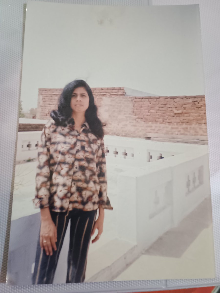 RajawatBrij's tweet image. "वक्त ने सिखा दिया कि हर रिश्ता रेत की दीवार हो सकता है, पर मेरा अपने प्रति सम्मान ही मेरा असली किला है। जब जागी तब सवेरा, और अब यह सवेरा सिर्फ मेरे नाम होगा।" 🌸💎#NewChapter 
#SelfLove 
#AbMeraWaqtHai 
#NayiShuruat 
#MyLifeMyRules 
Awakening