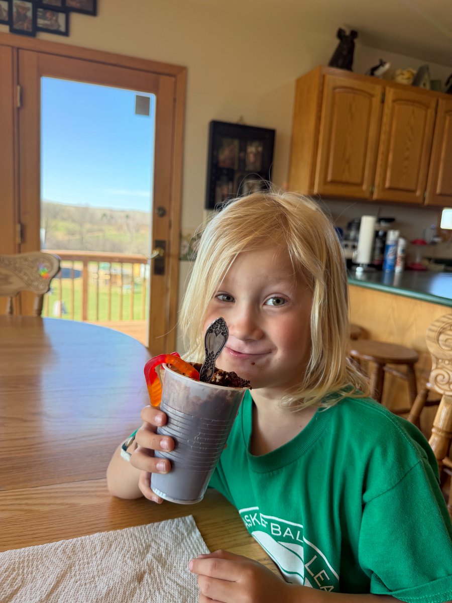 NaturesEdge1's tweet image. 🌎🌱 Happy Earth Day from Nature’s Edge! 🌱🌎

Our patients celebrated Earth Day by making dirt pudding! 🍫

🌎 What’s your favorite Earth Day memory? 🌳

Learn more about our unique therapy services: naturesedgetherapycenter.org

#EarthDay #SpeechTherapy #Speech #Therapy #Nature