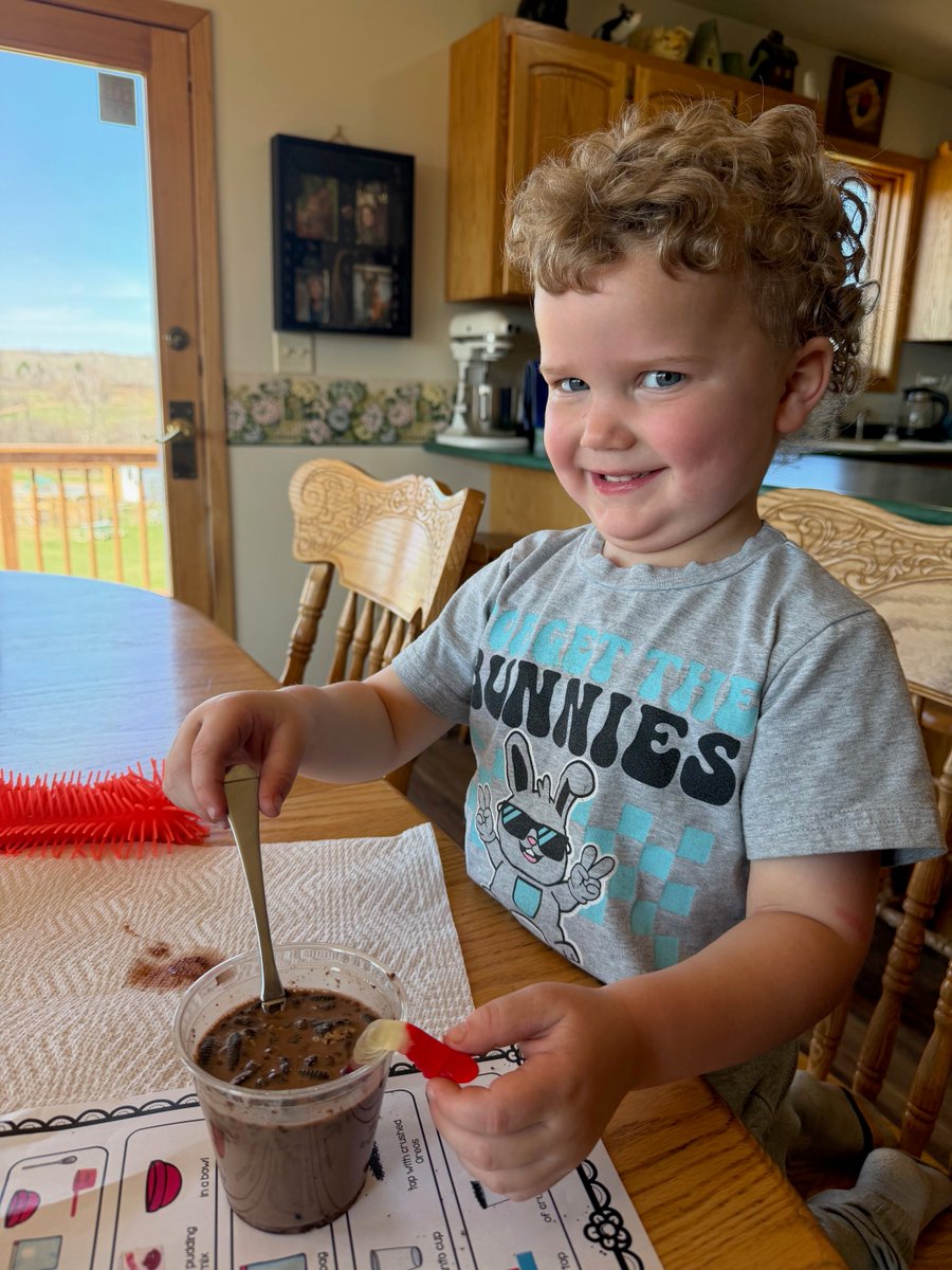 NaturesEdge1's tweet image. 🌎🌱 Happy Earth Day from Nature’s Edge! 🌱🌎

Our patients celebrated Earth Day by making dirt pudding! 🍫

🌎 What’s your favorite Earth Day memory? 🌳

Learn more about our unique therapy services: naturesedgetherapycenter.org

#EarthDay #SpeechTherapy #Speech #Therapy #Nature