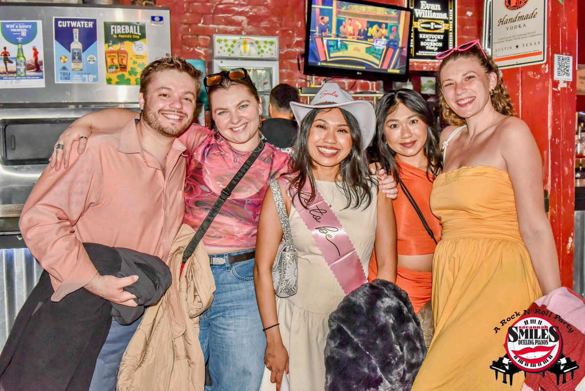 SmilesPianos_'s tweet image. Midweek is the time to plan your next group night 🎹
Bring everyone to Savannah Smiles—live piano, great drinks &amp;amp; unforgettable moments.

Thu 7PM–2AM | Fri 6:30PM–2AM | Sat 6PM–2AM

Book: smilespianos.com/reservations

#SavannahSmiles #SavannahGA #CorporateEvents