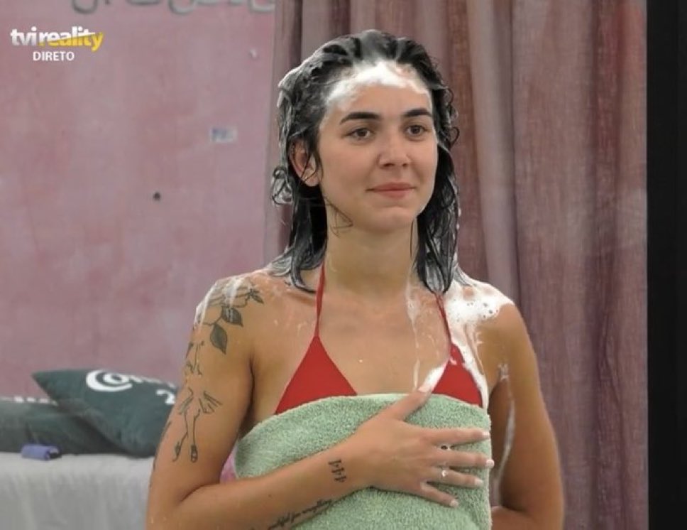 Os vizinhos começaram a discutir: 

#sstvi