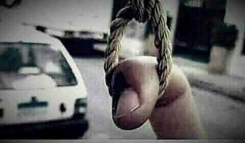 اعتقد ان الاصابع تستحق الشنق ، حين ترسل رسائل اشتياق لاشخاص لا يستحقون . .