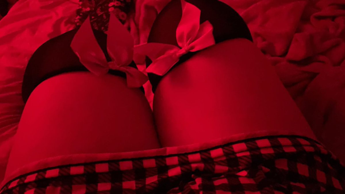 SweetPriUwU's tweet photo. ♡You can call me Peachy or Princess
♡She/her
♡Straight
♡23 (September 26th)
♡Voice kink, hand kink, daddy kink, breeding kink
♡Sub/brat
♡kawaii Gamer girl wif thicc thighs
♡I’m jus a wittle chubby baby who needs all da wuvs an cummies hehe

♡︎ and ↻ to be moots 😊💗💕 https://t.co/w73ilD9OxS