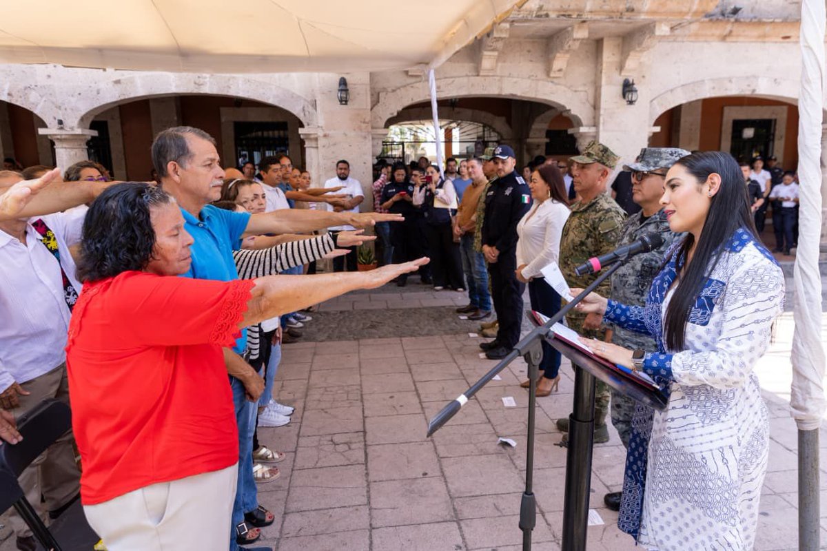 ComentarioUdeC's tweet image. #Colima 

Encabeza gobernadora Feria por la Paz en Cuauhtémoc y toma protesta a comités de Paz 

elcomentario.ucol.mx/?p=312842

#ElComentario #FeriaporlaPaz #Cuauhtémoc #AtenciónalasCausas 
#violencia
