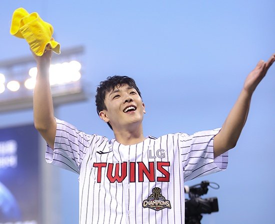 이창선입꼬리 tweet media