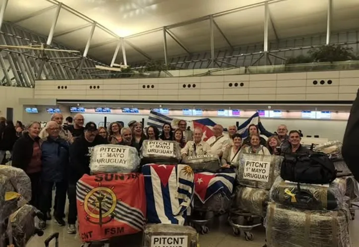 UNA DELEGACIÓN SINDICAL URUGUAYA VIAJÓ A CUBA PARA EL ACTO DEL 1° DE MAYO

Una delegación de 40 uruguayos con representantes sindicales partió desde el Aeropuerto de Carrasco hacia Cuba para participar en la movilización del 1° de mayo en La Habana. El grupo también trasladó