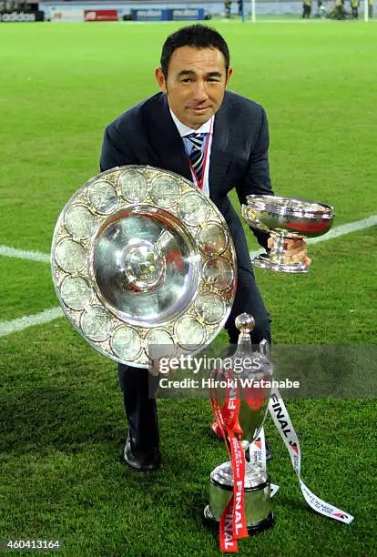 خصم النصر، غامبا أوساكا المملوك لشركة باناسونيك العملاقة ، أحد أعرق وأقوى الأندية في اليابان، يملك سجلًا حافلًا بالإنجازات:

حقق الدوري الياباني مرتين، وكأس الإمبراطور خمس مرات، وكأس الرابطة مرتين، إلى جانب لقب السوبر الياباني مرتين.

وعلى الصعيد القاري، تُوّج بلقب دوري أبطال