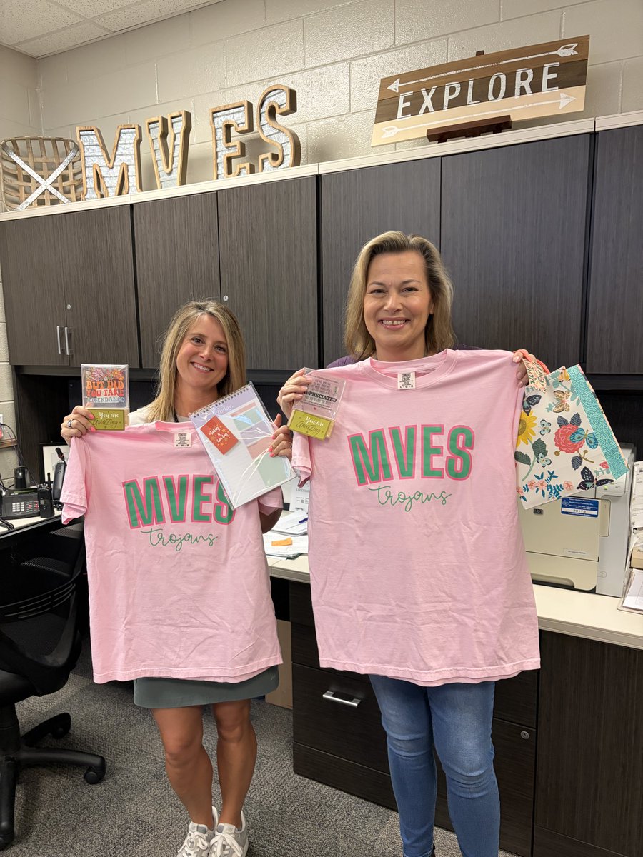 MVESGainesville's tweet photo. Happy Administrative Professionals Day to the very best! We are so thankful for all that Marisa and Missy do for our school each day! 💚👏🌟 @Hall_Schools #ThankASchoolSecretary https://t.co/hRH6bVNpvP