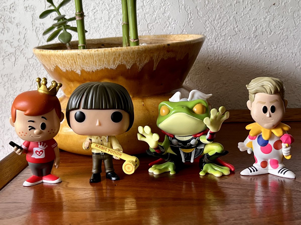 JasonYasonPBPN's tweet photo. My official lineup for #JimmyCon two pops and two sodas. I have a huge soda collection that I will never get rid of. I don’t care how bad the company gets. I love all the shit that I have. And I can’t wait to meet new people that I’ve been talking to forever. #VegasBaby #Jimmy https://t.co/YUsOh5KoNE