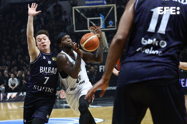 EFEdeportes's tweet image. 🏀El Surne Bilbao cae ante el PAOK (79-73) en la ida de la final de la #FIBAEuropeCup. 

⚔️Deberá remontar en casa 6 puntos para revalidar el título.
