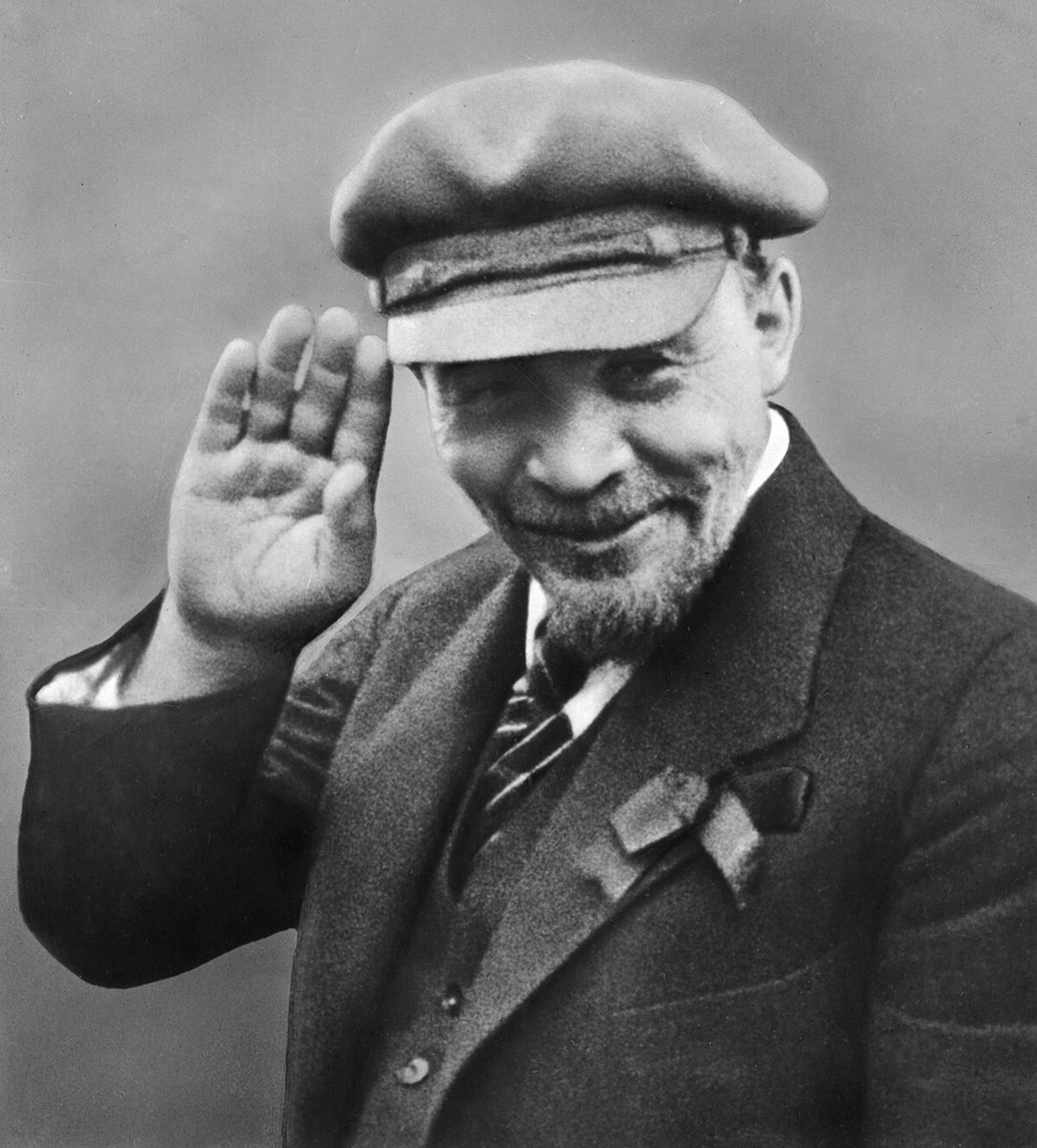 156 yıl önce bugün, ilk sosyalist devletin kurucusu, ezilen sınıfın büyük önderi VİLADİMİR İLYİÇ LENİN doğdu. 

İyi ki doğdun büyük önderimiz! 

#Lenin156Yaşında