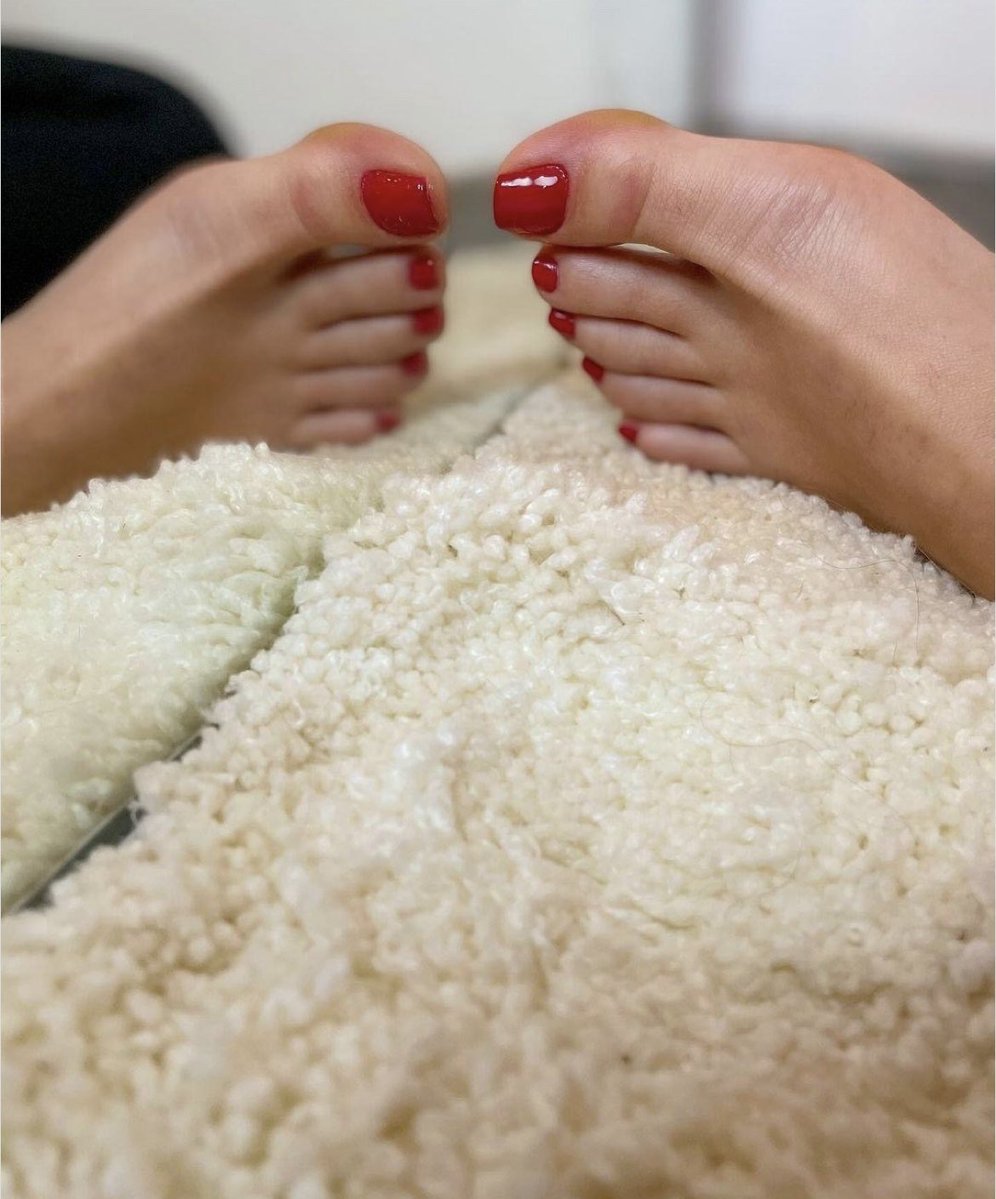 lolafeetgirl's tweet image. Coucou mes chats ☺️
Comment vous allez ? 👅💦💙

#feet #feetfetısh #feetِ