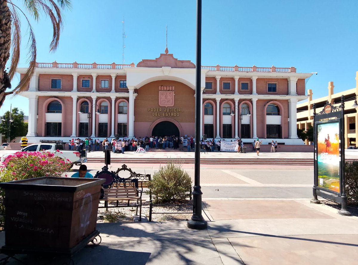 InfoSon1's tweet image. TOMAN INTEGRANTES DEL STAUS EL PODER JUDICIAL: “NOSOTROS SOMOS LOS REHENES”

⚖️ STAUS protesta en el Poder Judicial para exigir respuesta a demandas laborales.

👉 Lee la nota completa:
 infoson.com.mx/2026/04/22/tom…
#InfoSon #Sonora #STAUS