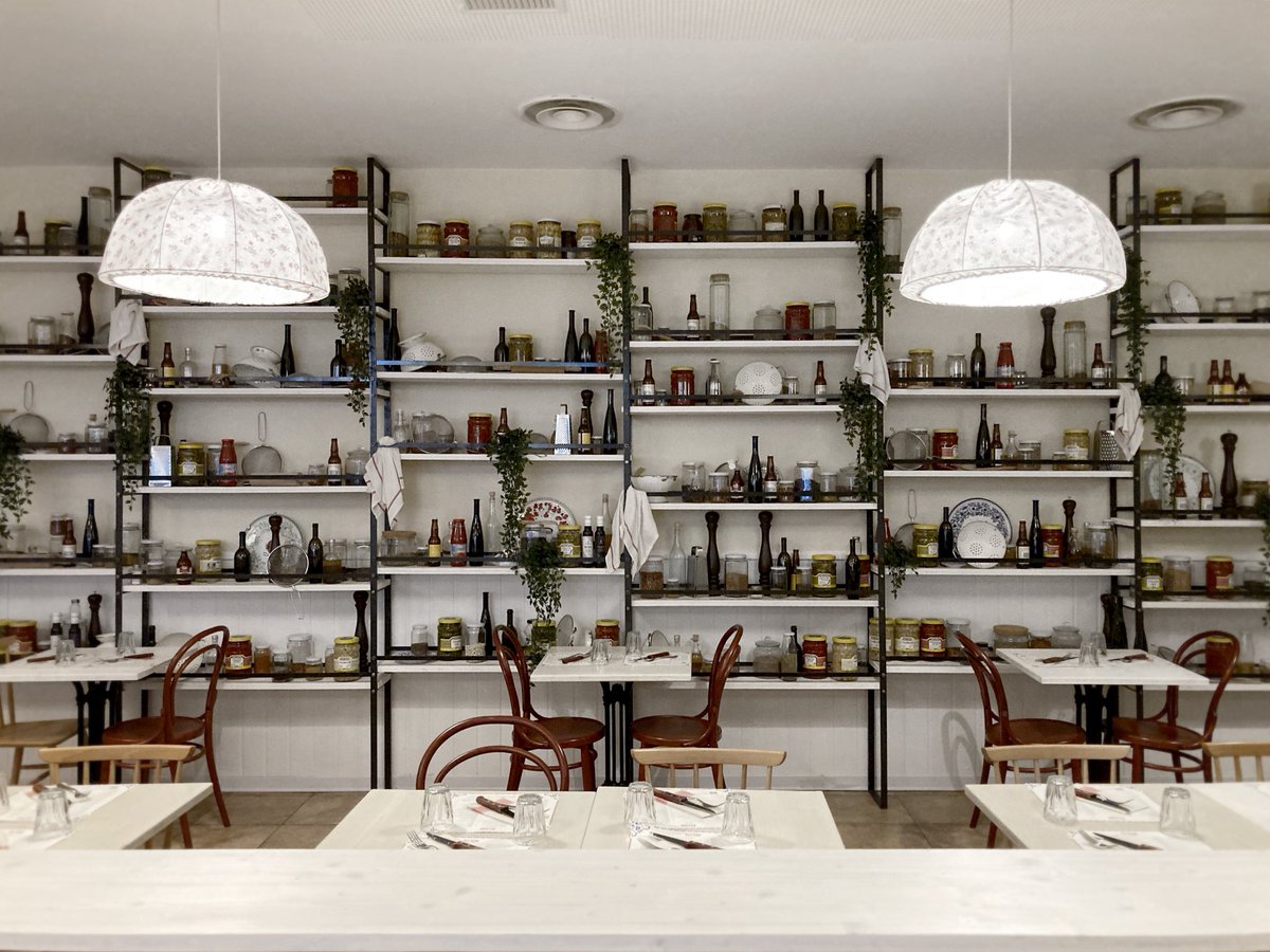 ReciklerkoCans's tweet image. Pizza and pasta restaurant

stock.adobe.com/contributor/21…

#Pizza #pasta #restaurant #gardalake #italy