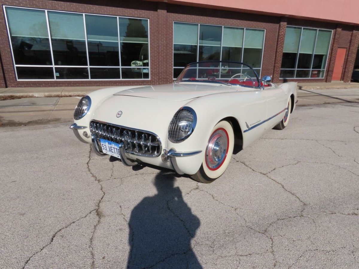vettevues's tweet image. 1953 Corvette #139 of 300 — one of the cars that started it all.

Heading to auction from the Schildberg Collection.

👉 vette-vues.com/rare-1953-corv…

#Corvette #ClassicCars #VetteVues