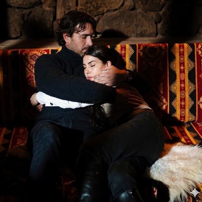 #YeniProfilResmi Pp yi değiştirmek için bölüm fotolarını bekliyordum ama gelmeyecek belli ki 3gün gecikmeli gelen fragmanı bile düzgün hazırlayamamışlar çok şey bekliyoruz tel hücrelilerden #tasacakbudeni̇z #esdil