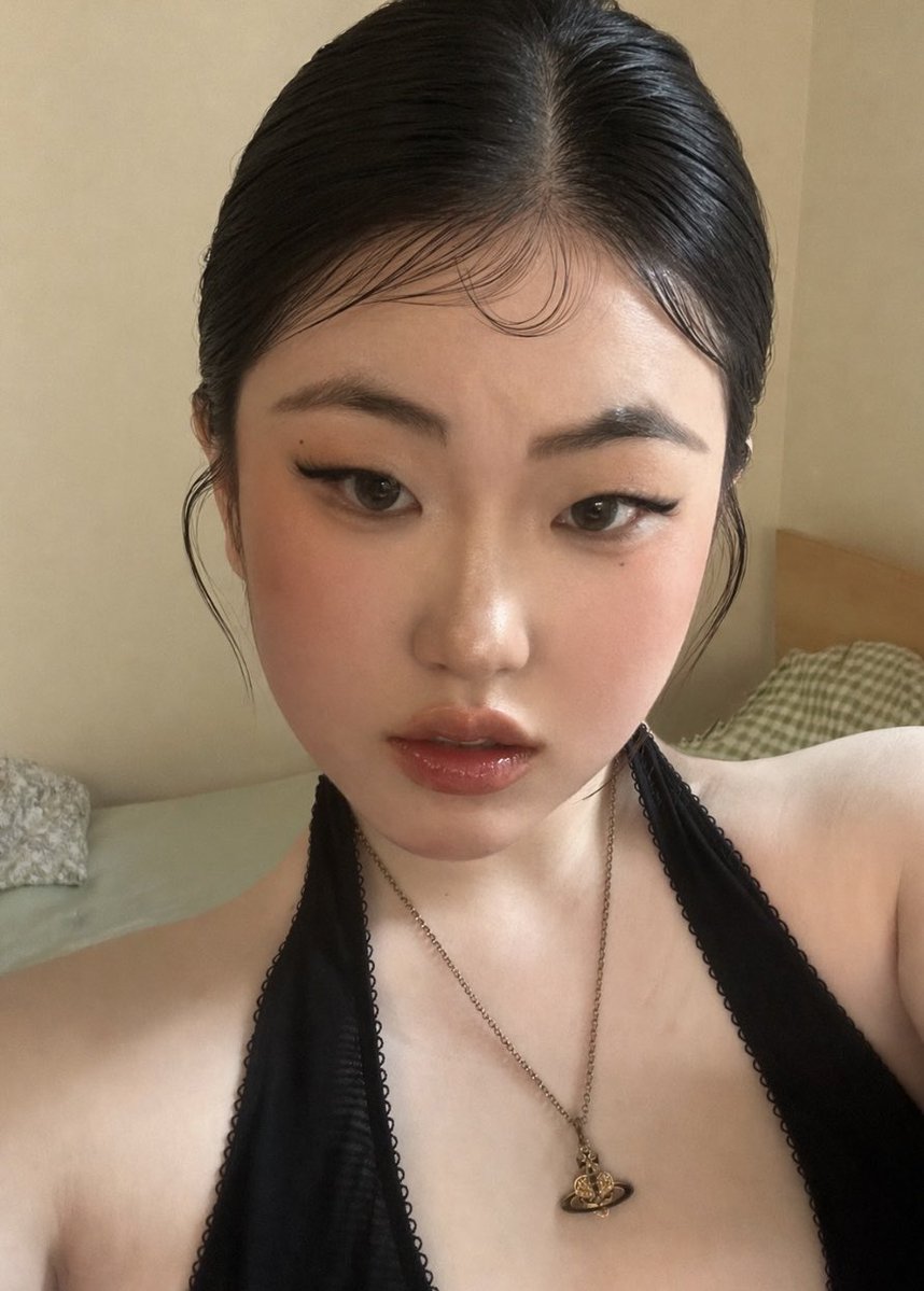 小雪面相长发女 tweet media