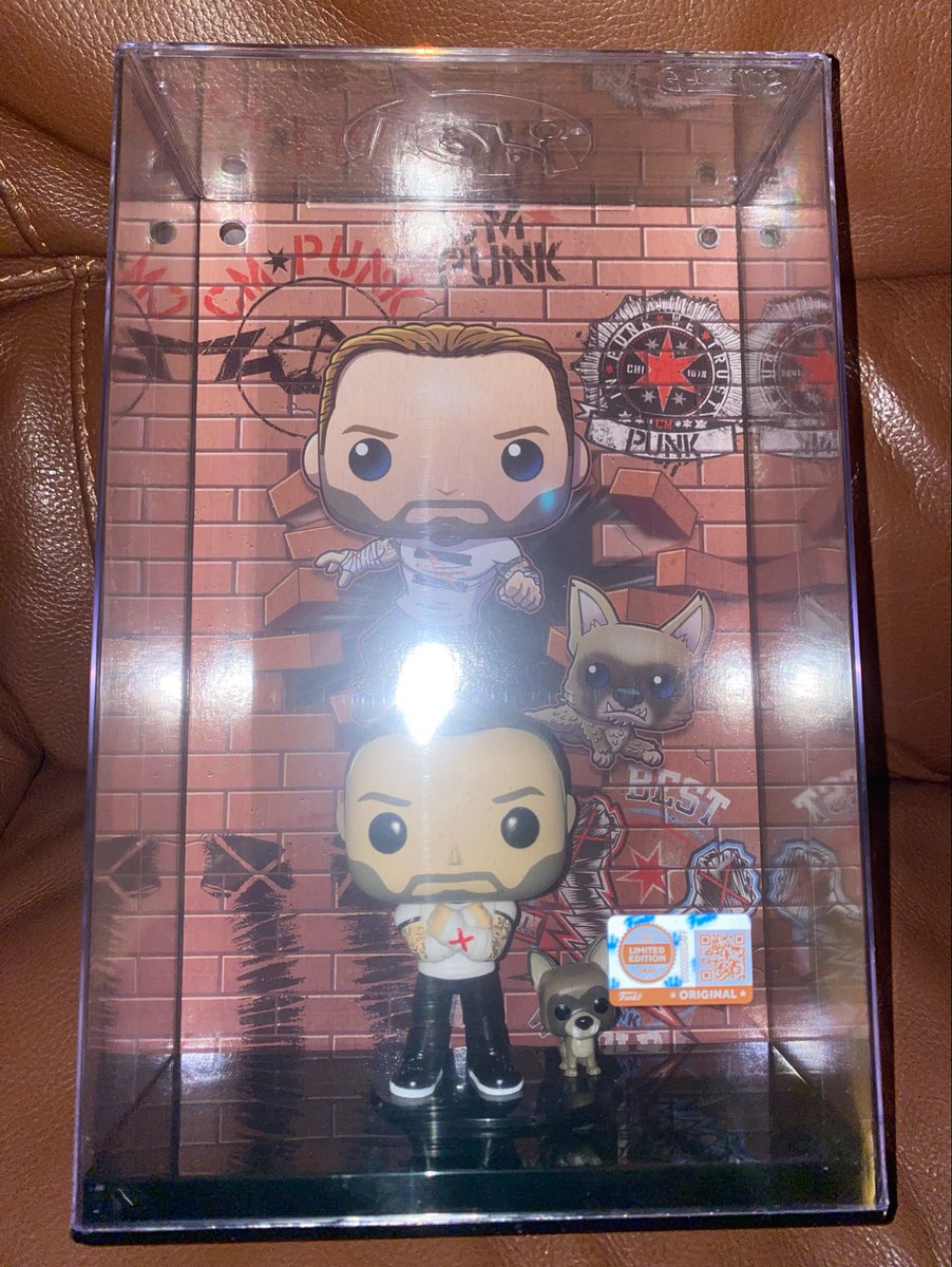 Georgie_84's tweet image. DELIVERY!!

My Limited Edition Grail Punk/Larry Pop is here 🙌🏽

Super happy to have been lucky in the draw last Friday!! A fine addition to my WWE Funko Family 😌

@cmpunk  @WWE @FunkoEurope @OriginalFunko 

#cmpunk #funkopop #limitededition #bestintheworld #wwe