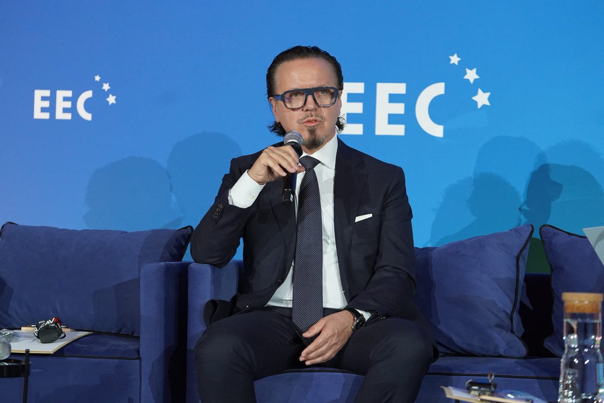MAPGOVPL's tweet image. 📍Prosto z Katowic 🌐#EEC2026 | 📆22 kwietnia

🔷Minister @wbalczun otworzył panel #LocalContent, podkreślając znaczenie wsparcia krajowych firm w wielkich inwestycjach spółek z udziałem Skarbu Państwa. 

🎯Szef MAP omówił definicję local content oraz zaakcentował rolę