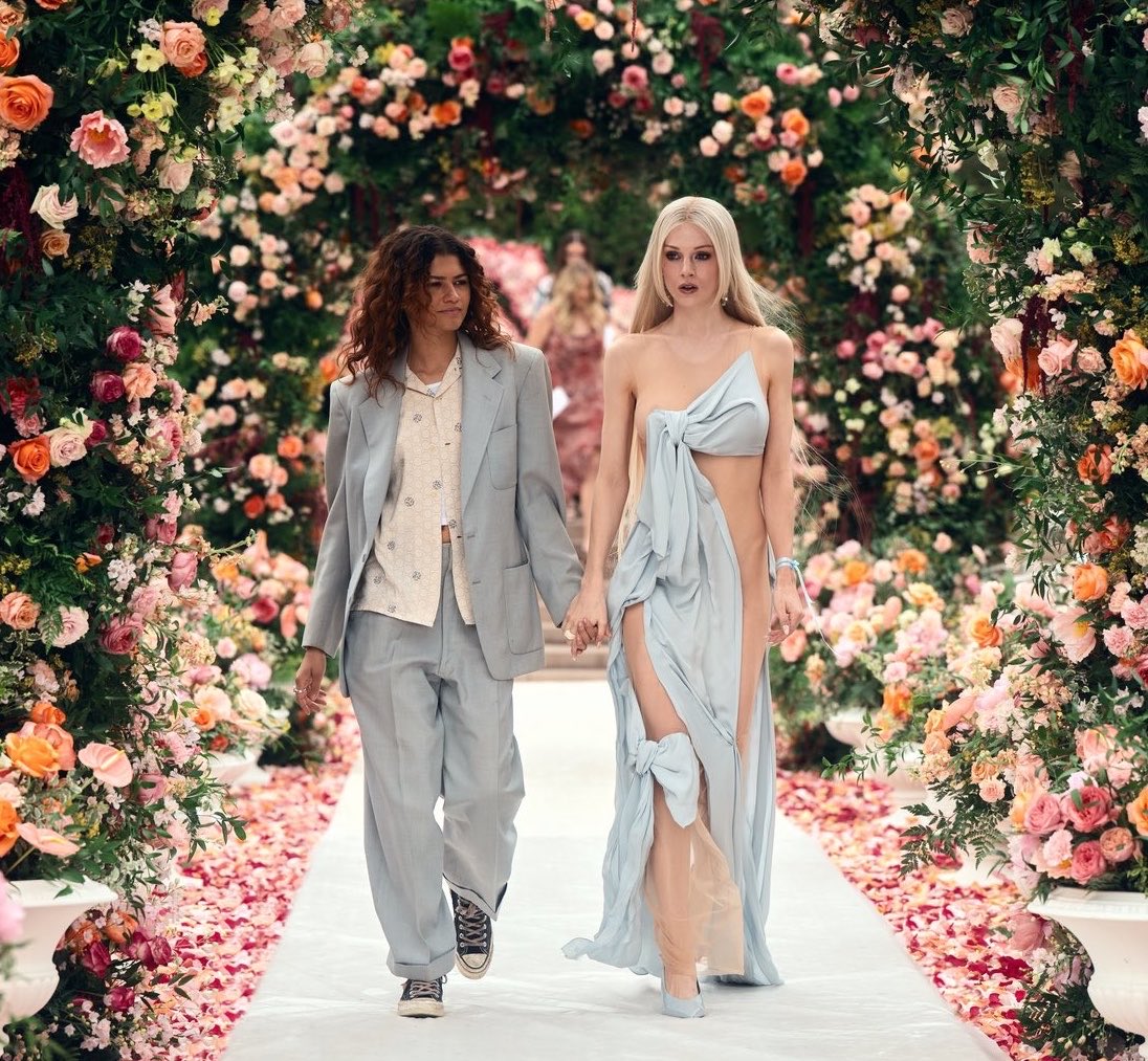 me destruye que rue no piensa soltar esos converse sucios que tiene desde la temporada 1 😭