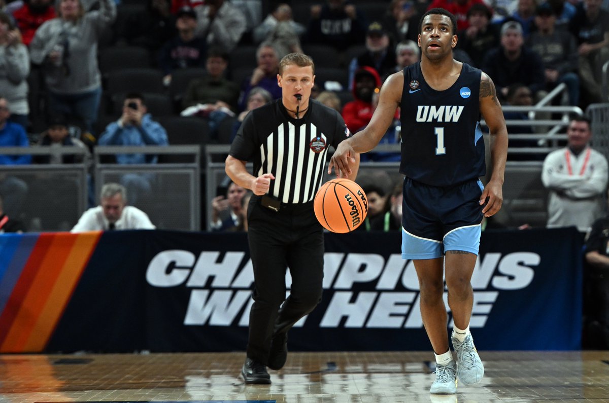 EliHershkovich's tweet photo. Kye Robinson (@kyerobinson_1) on returning to Mary Washington:

"I feel like the grass isn’t always greener [on the other side], and I think the fit with UMW isn't something that can be replicated."

#d3hoops Tournament Most Outstanding Player — helps give @UMWathletics a chance to repeat as national champs: