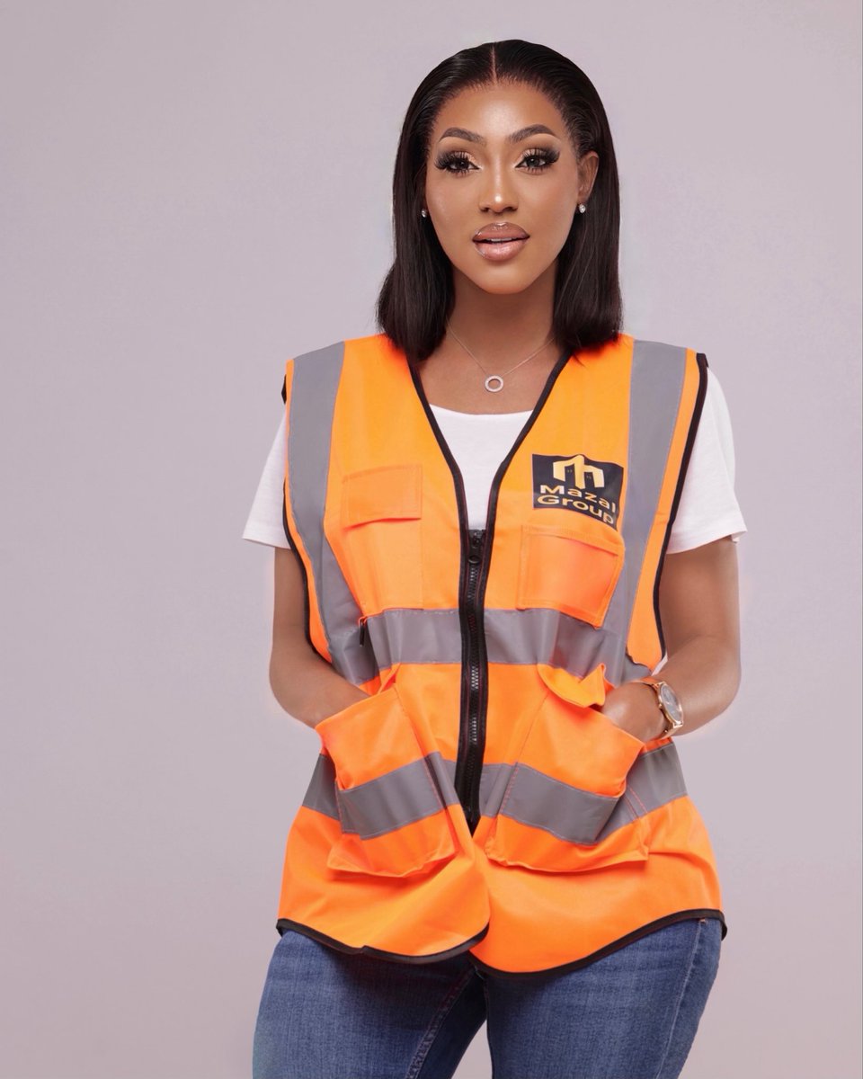 Angels_Krou's tweet image. #ChezNousLesUltras, 
y’a que des gnambro!

La bandidas en train de djor dans le lalé pour terroriser ses clients à acheter ses tomates 🍅😭

Mes deux béssés aiguisées ⚔️⚔️
toujours EN CHEKETÉ pour découper les deals 🥷🏽😂🛡️
#Ma vie de Kuluna⚔️