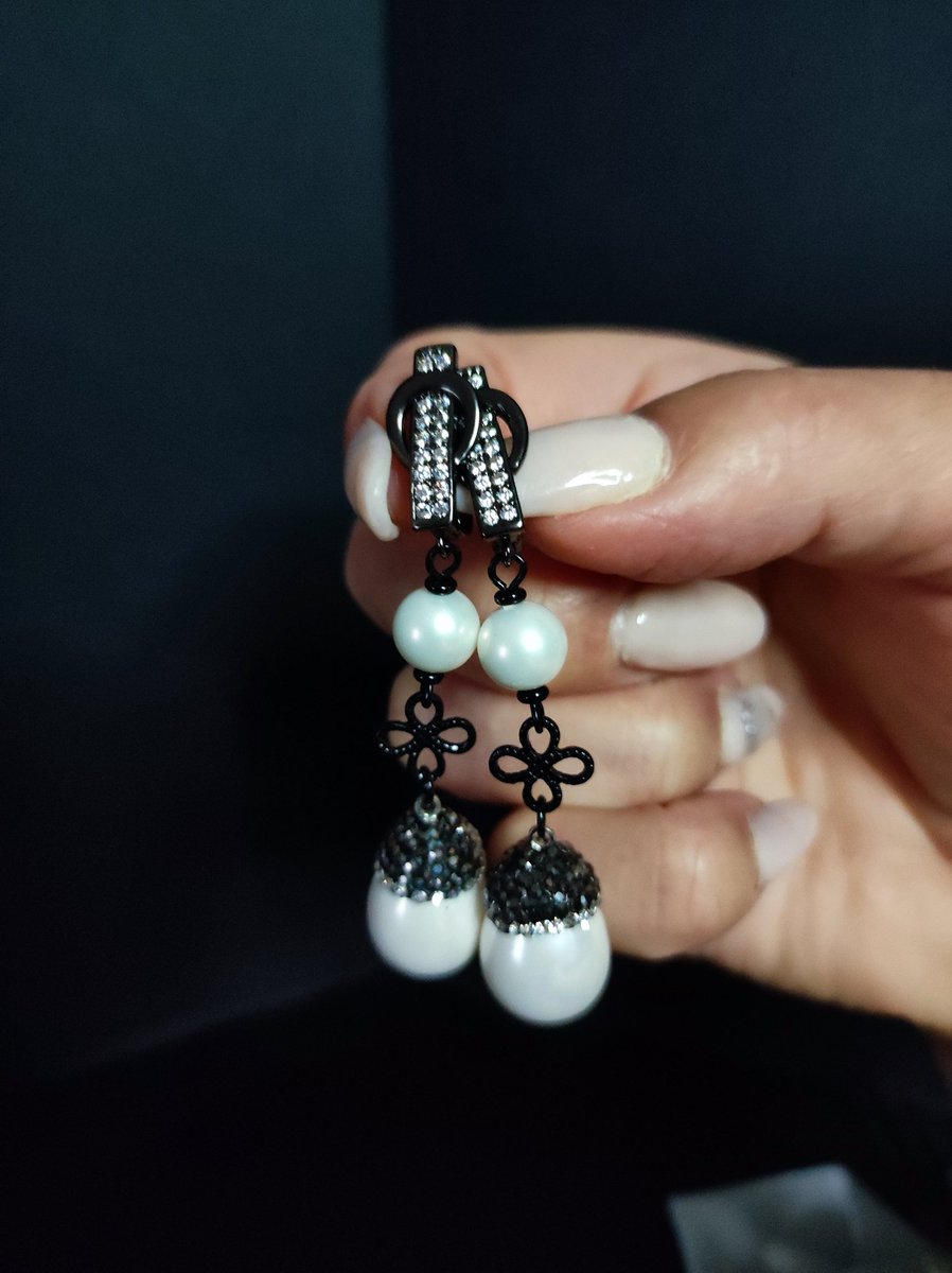 moontrail36952's tweet image. Pearl earrings 
etsy.com/it/listing/157…
#earrings #pearlearrings #elegantjewelry #pearljewelry #etsystore