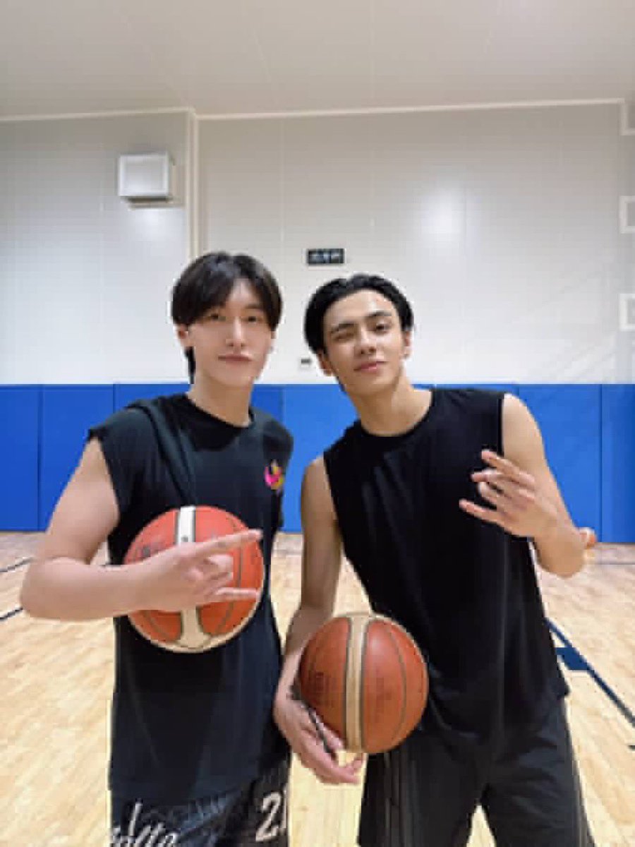 najaeii's tweet photo. เพื่อนไปเล่นบาสด้วยกันทั้งทีมีใครอยากแท็กสตอรี่หากันไหมน้อ🥹🥹🥹🥹🥹🥹

#PEEMWASU #COPPERdechawat https://t.co/SEAlyC9mvp