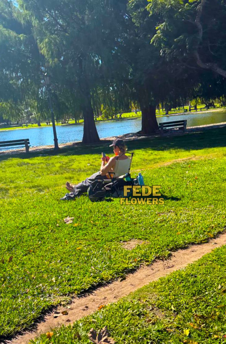 Si hay alguien al que le importa muy poco Gran hermano es a Marcos Ginocchio que se la pasa tomando sol todas las mañanas en los bosques de Palermo.