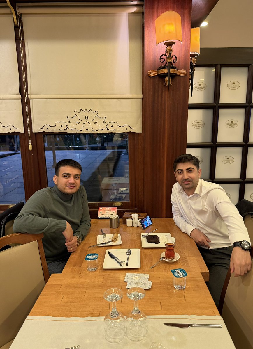 Siyasi Görüşümüz Farklı Olsada Dostluğumuz ve Kardeşliğimiz Bakidir.