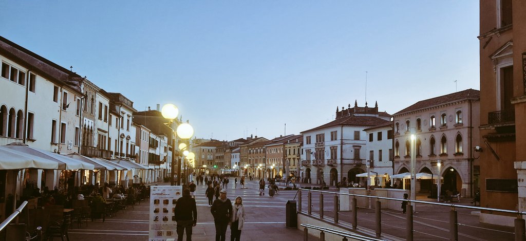 EsplugaXavier's tweet photo. Piazza Grande. https://t.co/8Lmh4kuin8