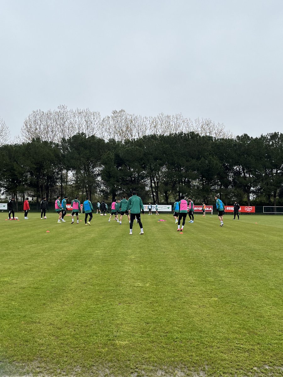 tansuerdil's tweet photo. 📍Sakaryaspor Rüstemler Tesisleri
🌧️⚽️ https://t.co/8Szbvn6o6I