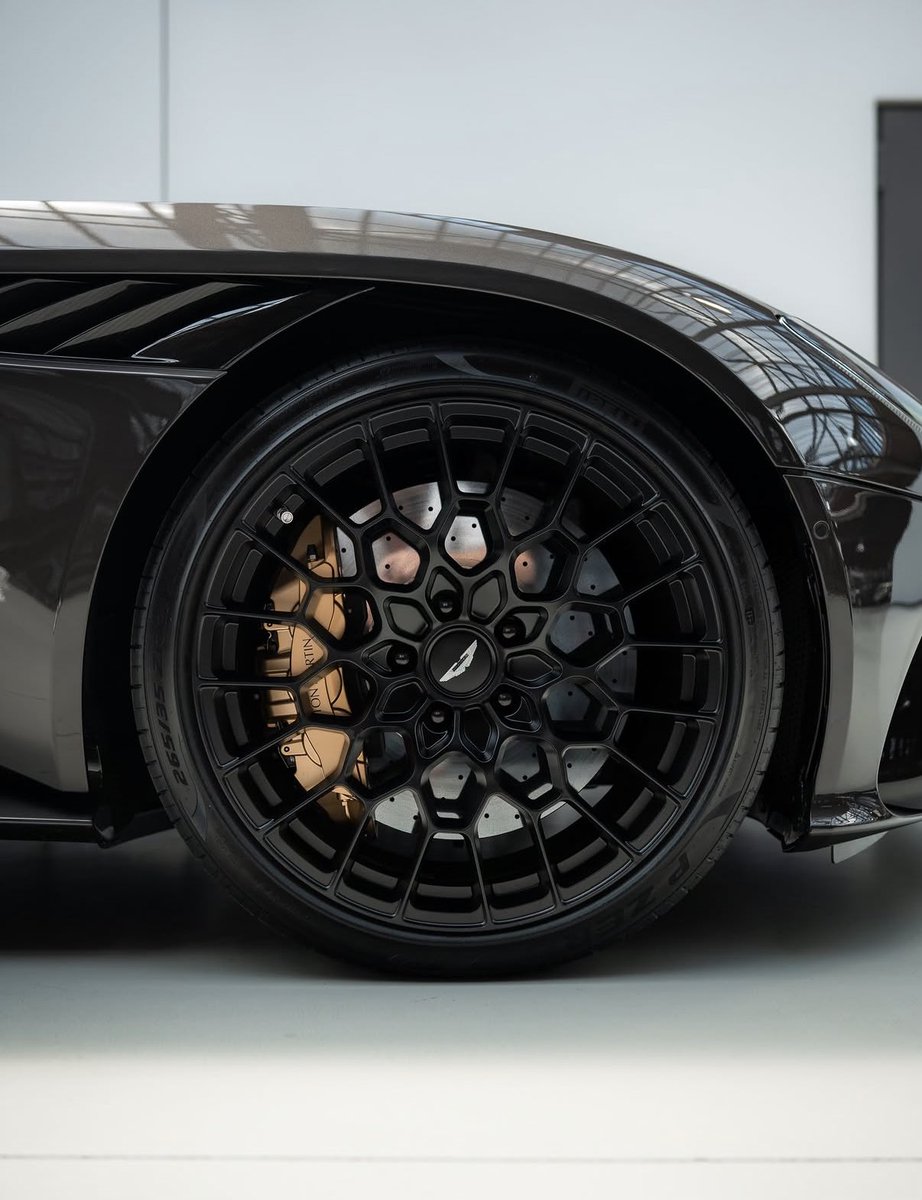 LUX Cars tweet media