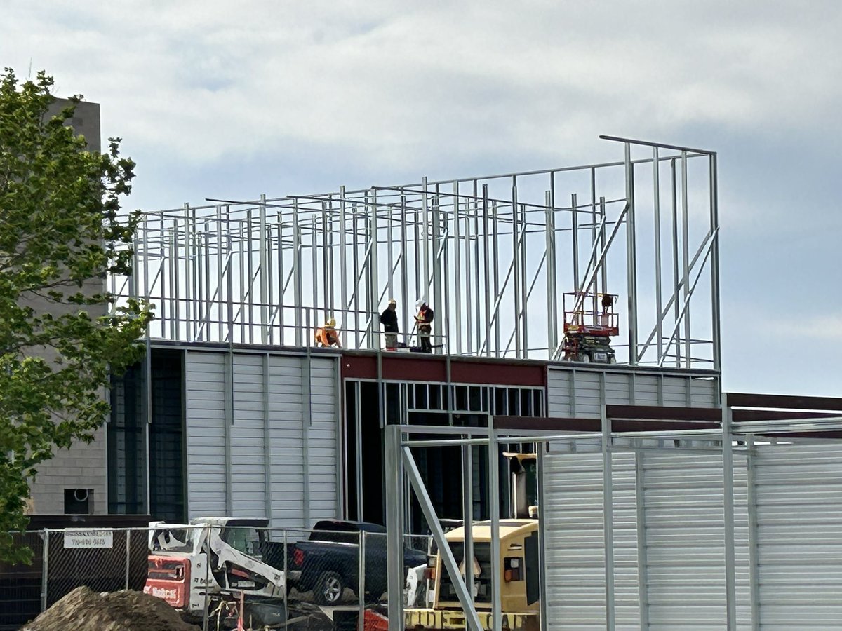 PPRBD's tweet image. The transformation of the old Babies R Us near the Citadel Mall is starting to take shape.

It is being turned into a self storage facility.  It is a nice infill and remodel project.  #infill #remodel #construction #storage