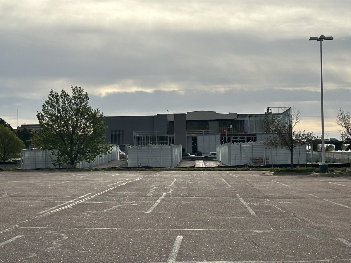 PPRBD's tweet image. The transformation of the old Babies R Us near the Citadel Mall is starting to take shape.

It is being turned into a self storage facility.  It is a nice infill and remodel project.  #infill #remodel #construction #storage