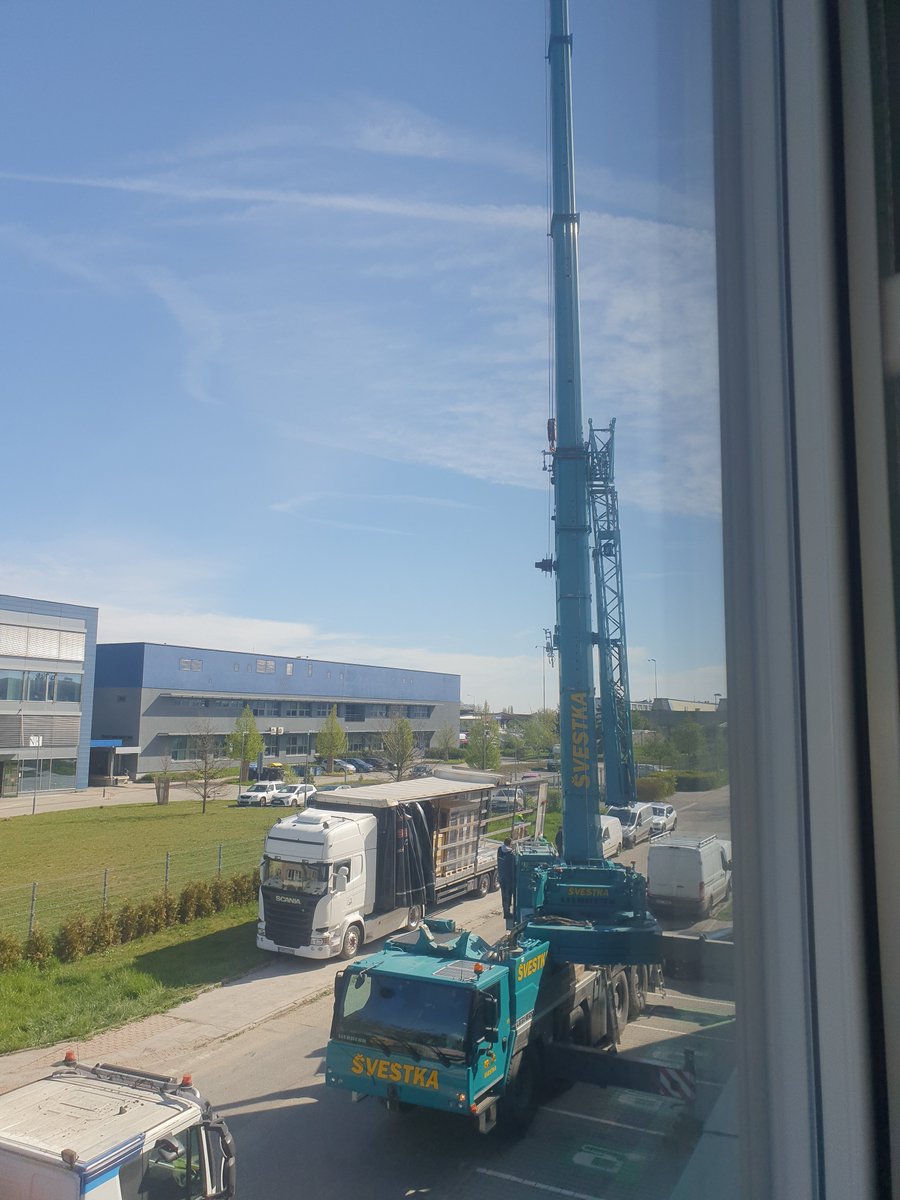 vshosting's tweet photo. Právě jsme rozšířili naši infrastrukturu o nové vysoko výkonné klimatizační jednotky, které nám umožňují:
- Nadále dodávat vysoký standard SLA
- Maximální energetickou efektivnost
- Optimální spotřebu – efektivnější provoz znamená nižší emise a trvalou udržitelnost https://t.co/2nrnzVBF6N