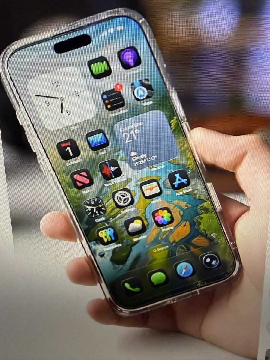 Lukasgn1's tweet photo. Anyone happen to have a high-res version of this wallpaper? I've been looking everywhere but I can't find it. 😭 https://t.co/b6xo20WeAU