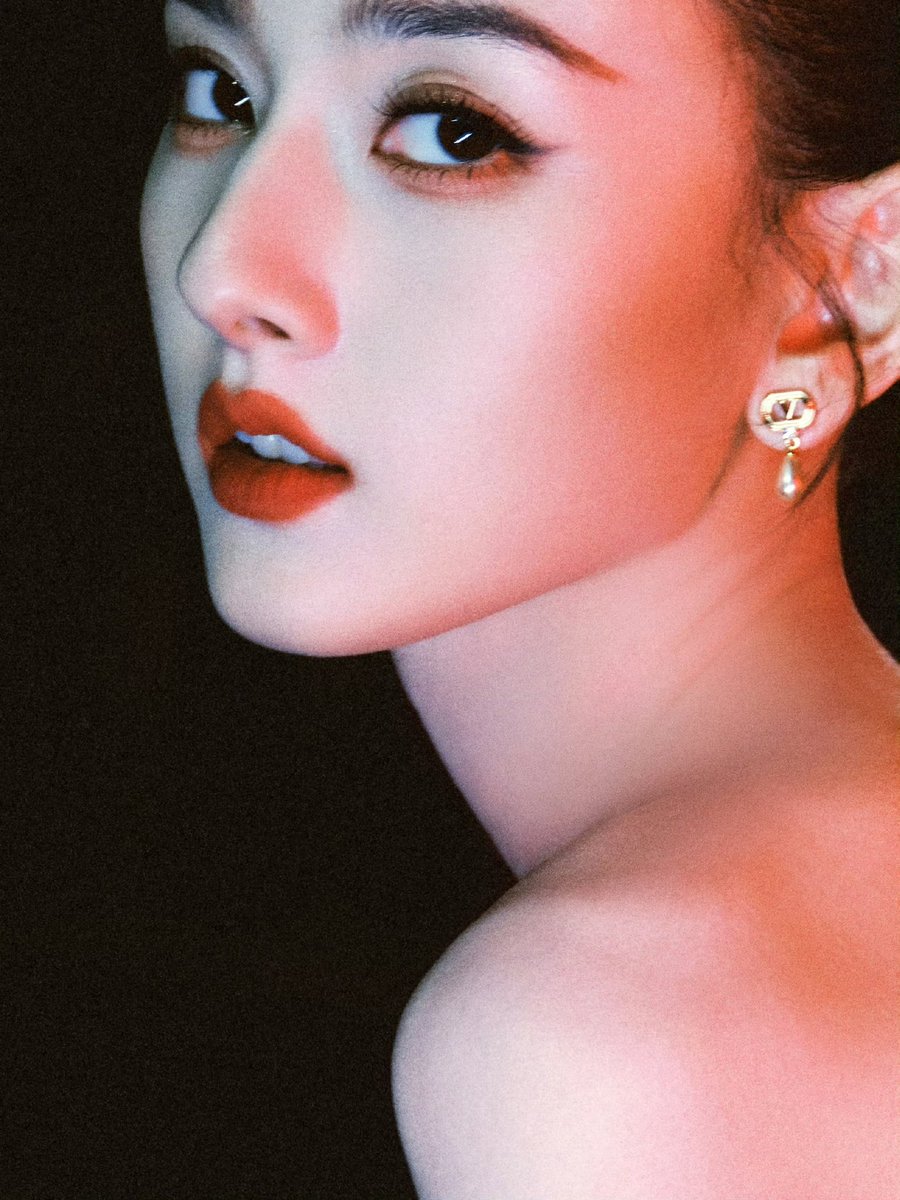 เป็นผู้หญิงที่เครื่องหน้าสวยมาก