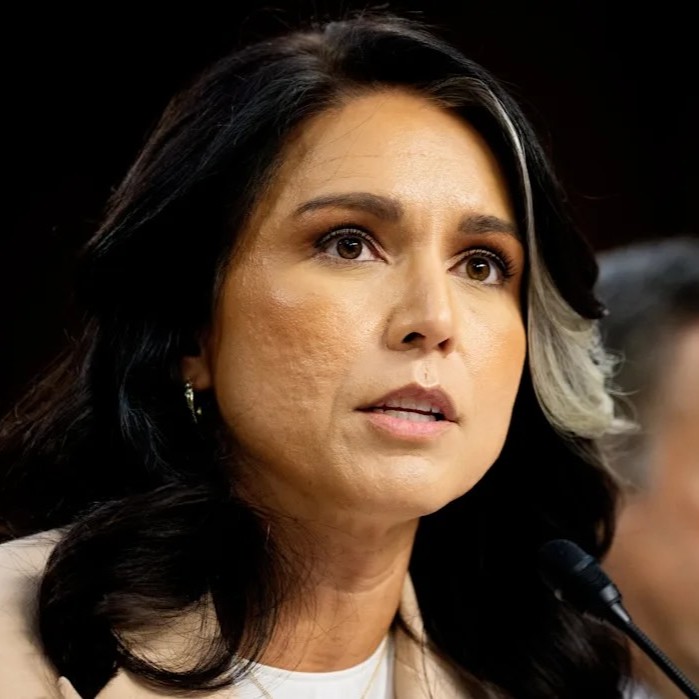 factpostnews's tweet image. Trump has reportedly told Tulsi Gabbard she must resign before the midterms.