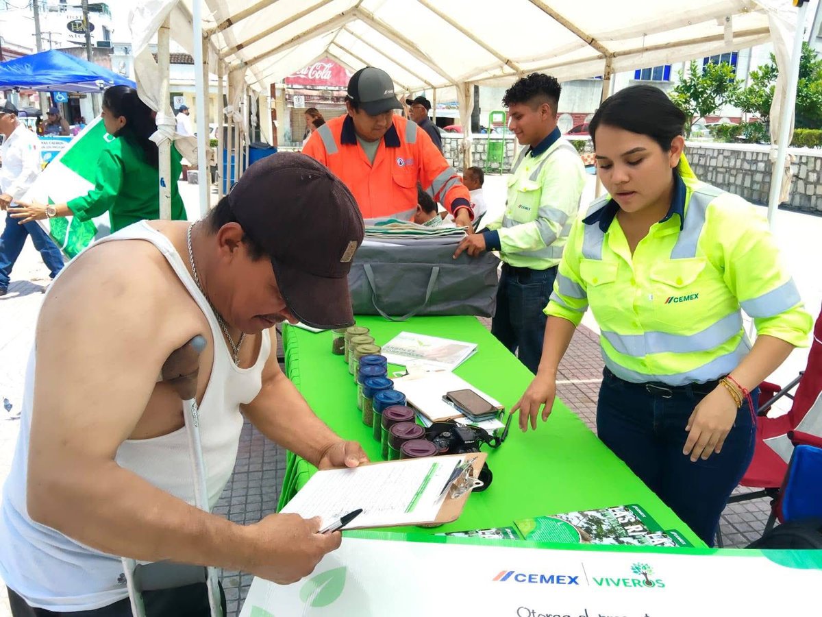 🌳📺✅️ Durante la Feria Verde realizada el día de ayer en la plaza principal, se recaudaron 5 toneladas de televisores, 100 kg de aparatos electrónicos y se donaron 400 árboles. 

Gracias a todos los que se sumaron en esta actividad. ✌🏻💚

#SigamosConstruyendo #CiudadValles