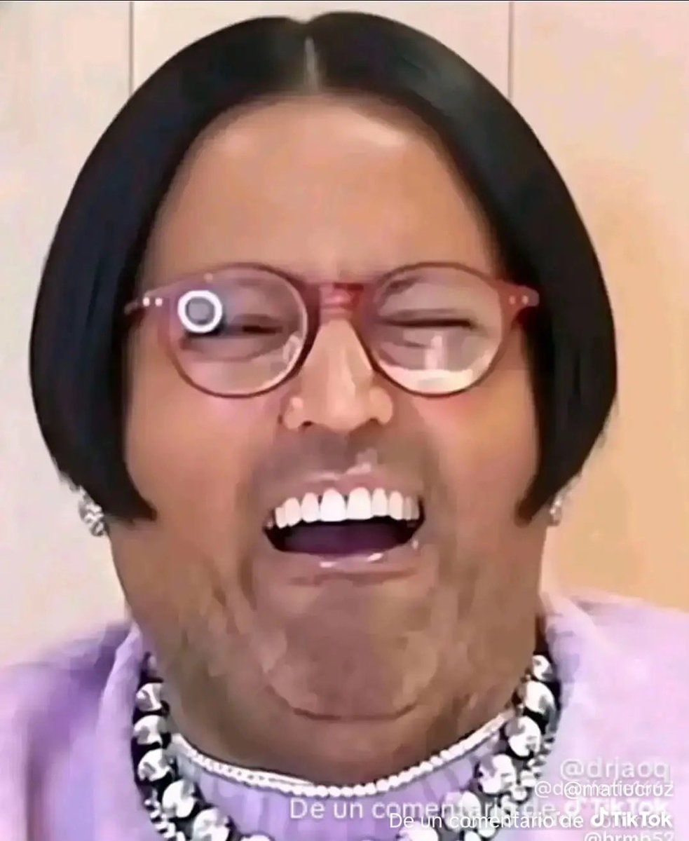 Es que me da muchísima risa 😭
Están mame y mame celebrando la funa del pendejo ese que engañó a su novia, blah blah blah…. Bitchhh literalmente sus vatos las engañan a plena luz del día cada fin de semana y siempre regresan como si nada