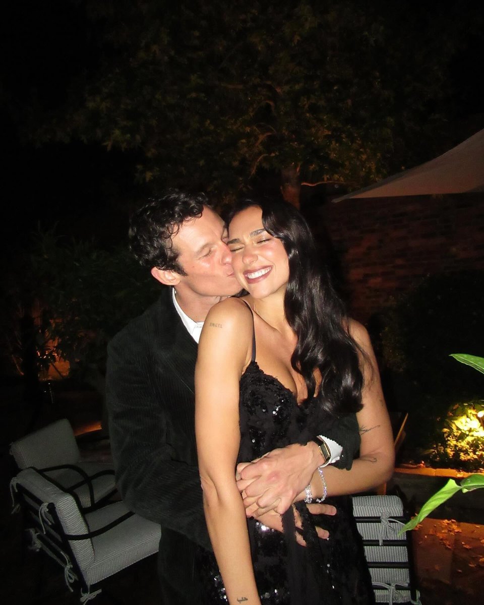 🚨 RUMOR! Dua Lipa e Callum Turner irão se casar em setembro deste ano, em Palermo, na Itália!

— De acordo com o Cosmopolitan Italia e Giornale di Sicilia, um hotel foi fechado para a estadia dos convidados durante três dias de celebrações, entre 5 e 7 de setembro.