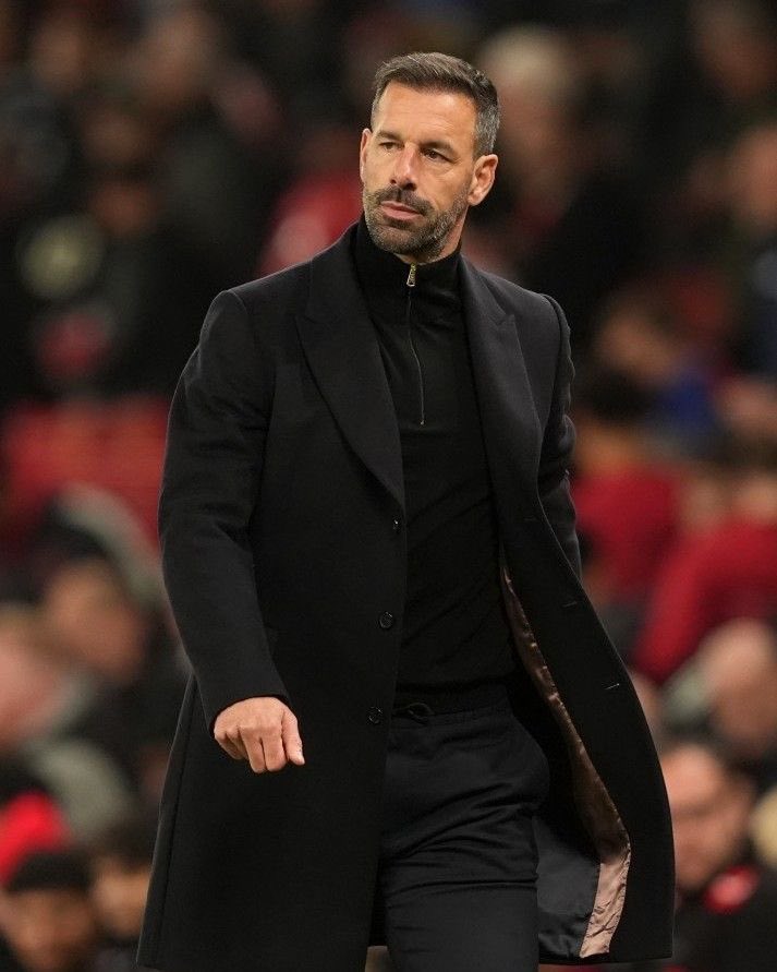 Cantonadevils's tweet photo. Ruud Van Nistelrooy has a short good interim spell at Manchester United and got the Leicester city coaching job and was sacked and Michael Carrick path is no different. 

Handling an interim position is way different from being the permanent manager. As an interim winning is all that matters but as a permanent manager;

• How you win matters a lot and scrappy wins won’t be tolerated.

• Style of play matters.

• Consistency matters.

• Managing egos and personality matters. Etc.

These are factors Ruud Van Nistelrooy suffered at Leicester City and was sacked and these are factors Carrick will encounter too.

(Fletcher, Ruud Van Nistelrooy and Carrick thinks it’s by dressing up like Sir Alex Ferguson until reality hit them in the face)