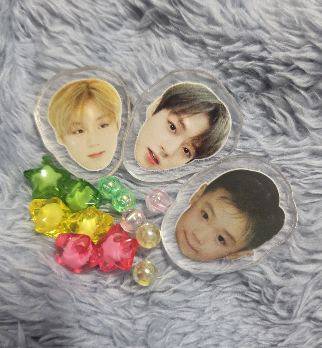 jjihooning_529's tweet photo. 🍀 박지훈 같은자리 팬미팅 나눔🍀

뽑꾸용 비즈+아크릴파츠 를 나눔합니다!
구성은 사진참고!

💚 4월 26일 일요일
🩷 수량 약 40세트 ~ 50세트
💛 장소는 당일 약 3시쯤 타래로 공지

+ 맞나눔도 가능하니, 맞나눔 원하시는 메이님은 멘션이나 디엠 주시면 감사하겠습니다 😊😊 https://t.co/frEuCPlpYz