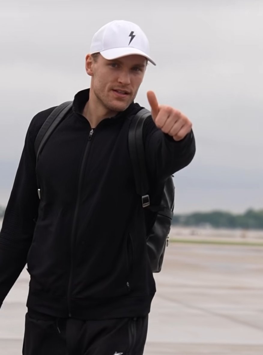dailyrantanen's tweet photo. ... hey guys so sorry we have been so inactive! love to you all! happy playoffs 💚 https://t.co/xHMCK4PQBt