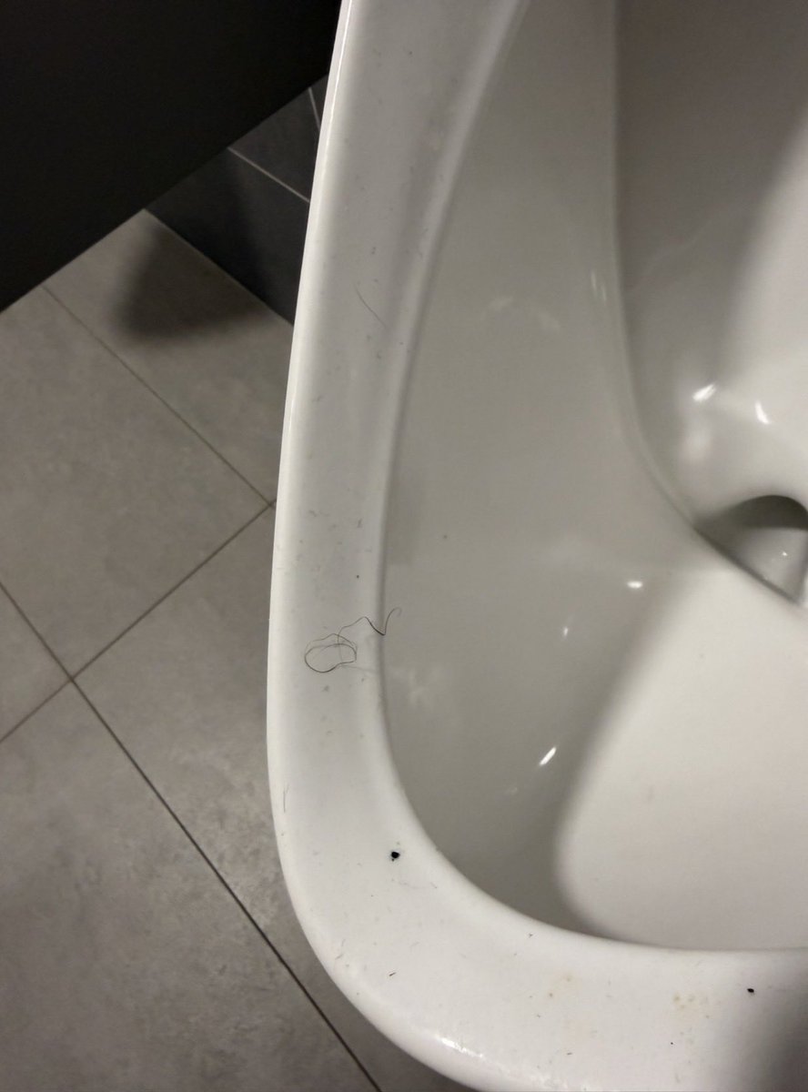 Urinal_Licking 🧎 tweet media